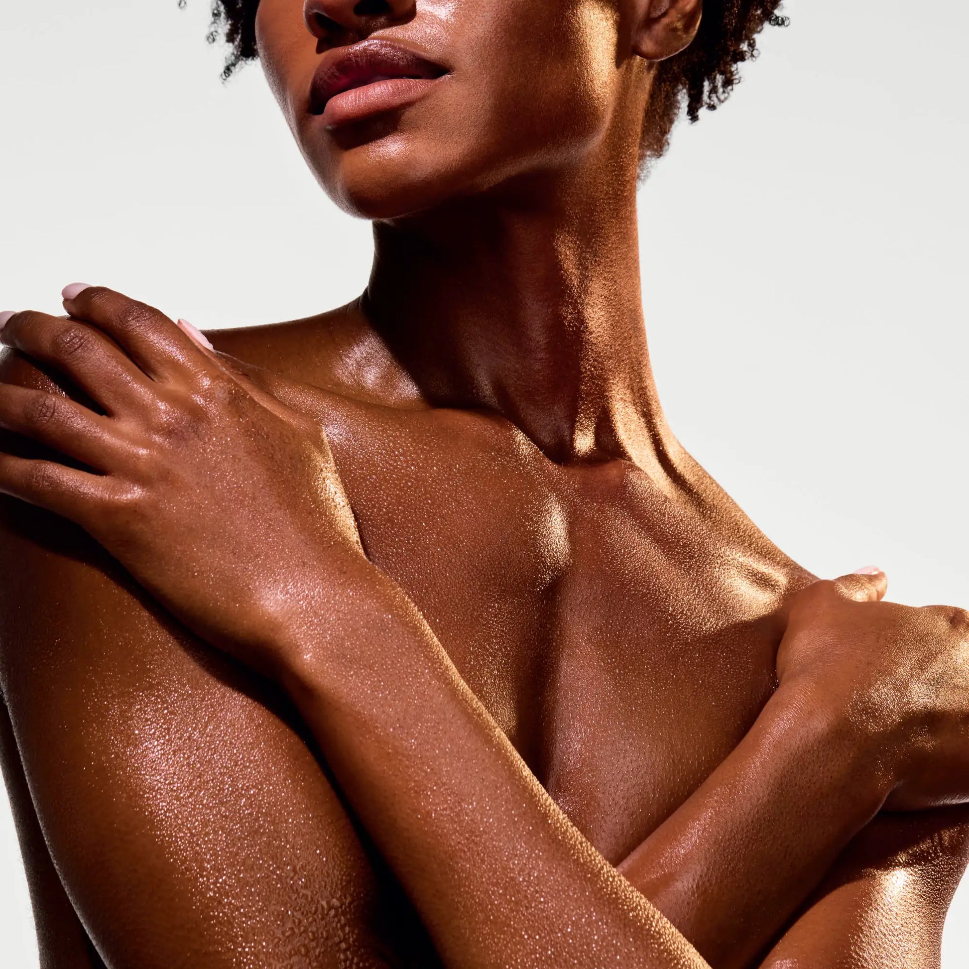 the-glow-getter-multi-oil-body-scrub-r2 NATR-40028-Alt-Image-The_Glow_Getter_Multi-Oil_Body_Scrub-06_1.webp